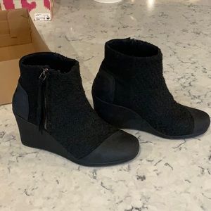 Toms Desert wedge high bootie, black, size 9